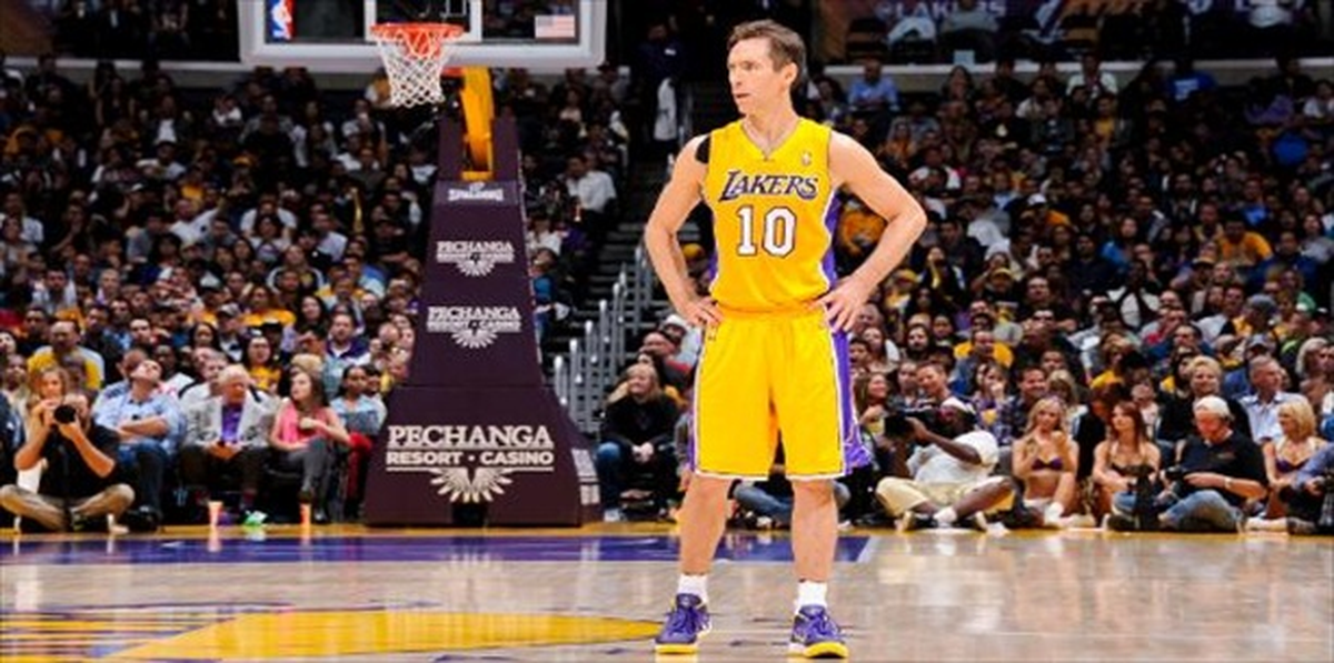 Lakerslı Nash, En Az 2 Hafta Yok