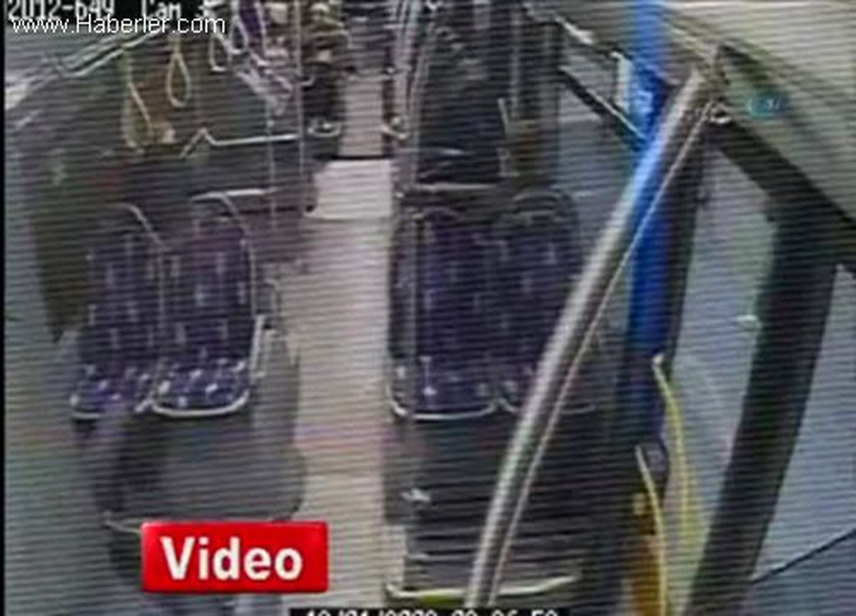 Metrobüs\'te Cinayet Güvenlik Kamerasında