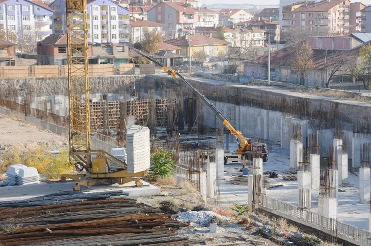 Neşet Ertaş Kültür Merkezinin Zemin Kat Döşemeleri Başladı