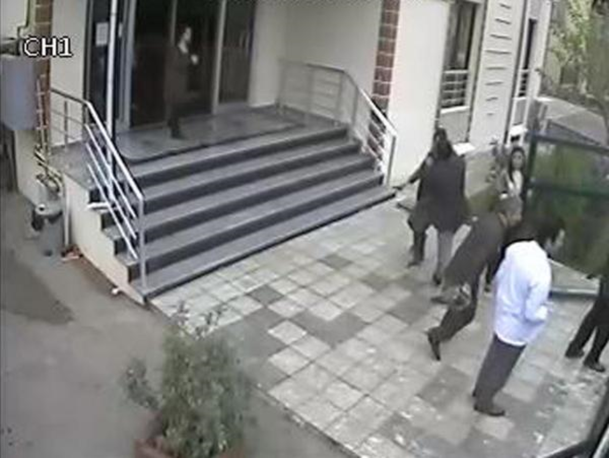 Okul Müdürü ve Hizmetlisini Bıçakladı