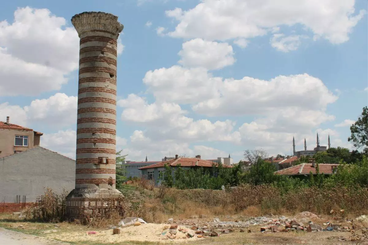 Saatli Medrese\'de Temizlik Çalışmaları