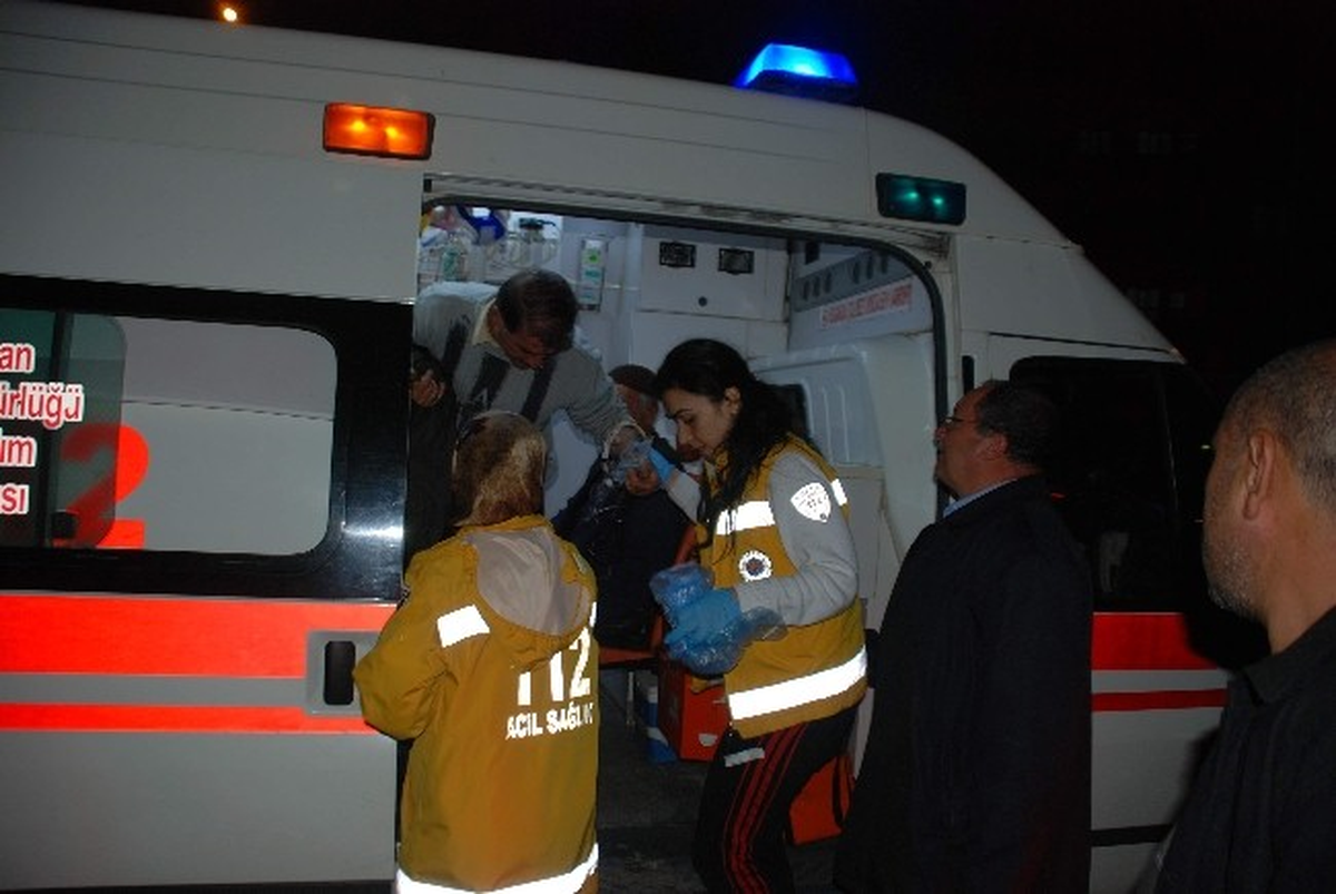 Taziyede Yemek Yiyen 40 Kişi Zehirlendi