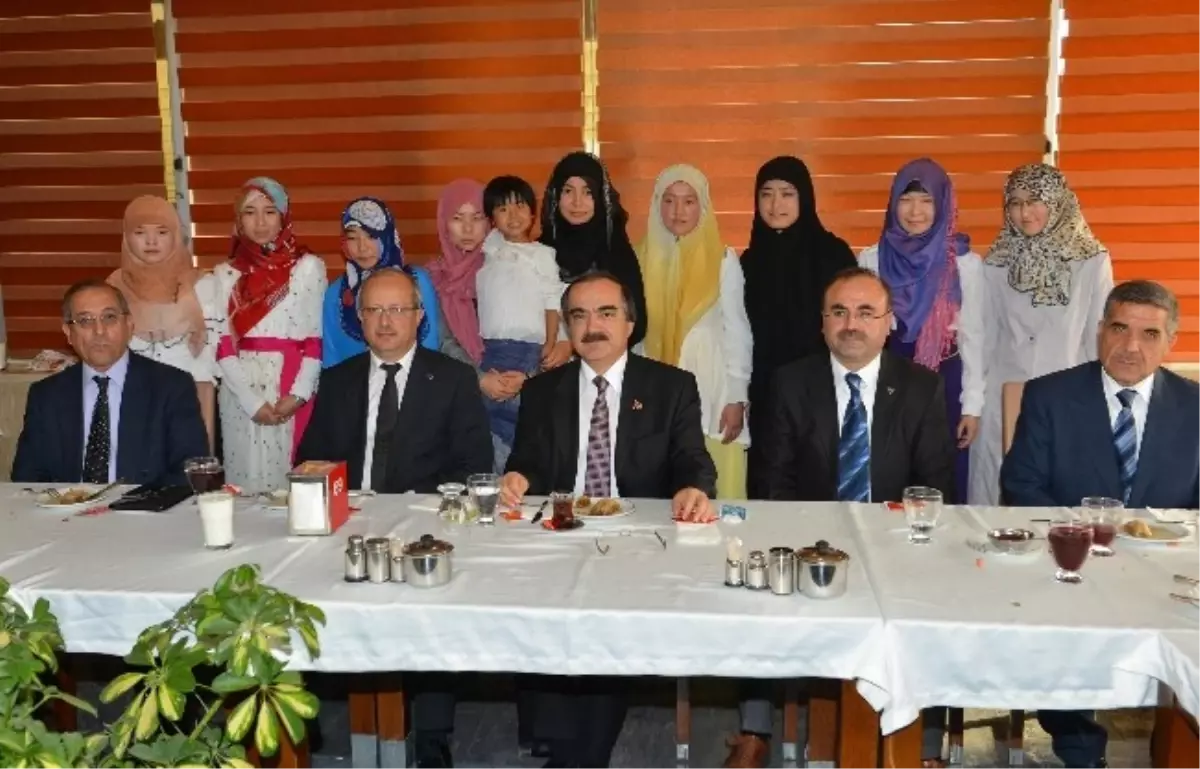 Vali Coş, Çinli Öğrenciler ile Bir Araya Geldi