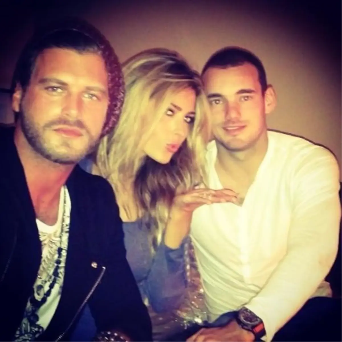 Yolanthe Cabau, Kıvanç Tatlıtuğ ile Fotoğrafını Paylaştı
