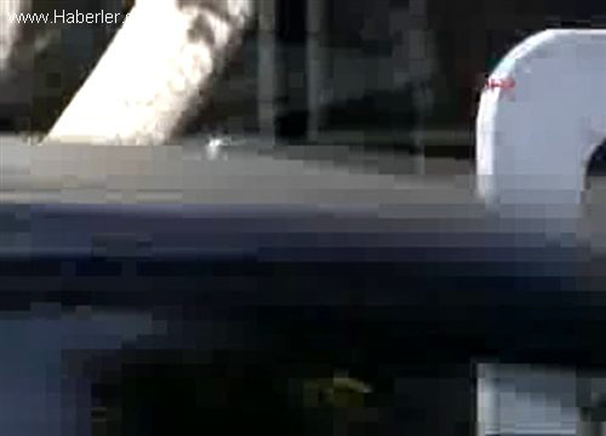 15 Yaşındaki Kız, Kucağında Bebekle Dileniyor