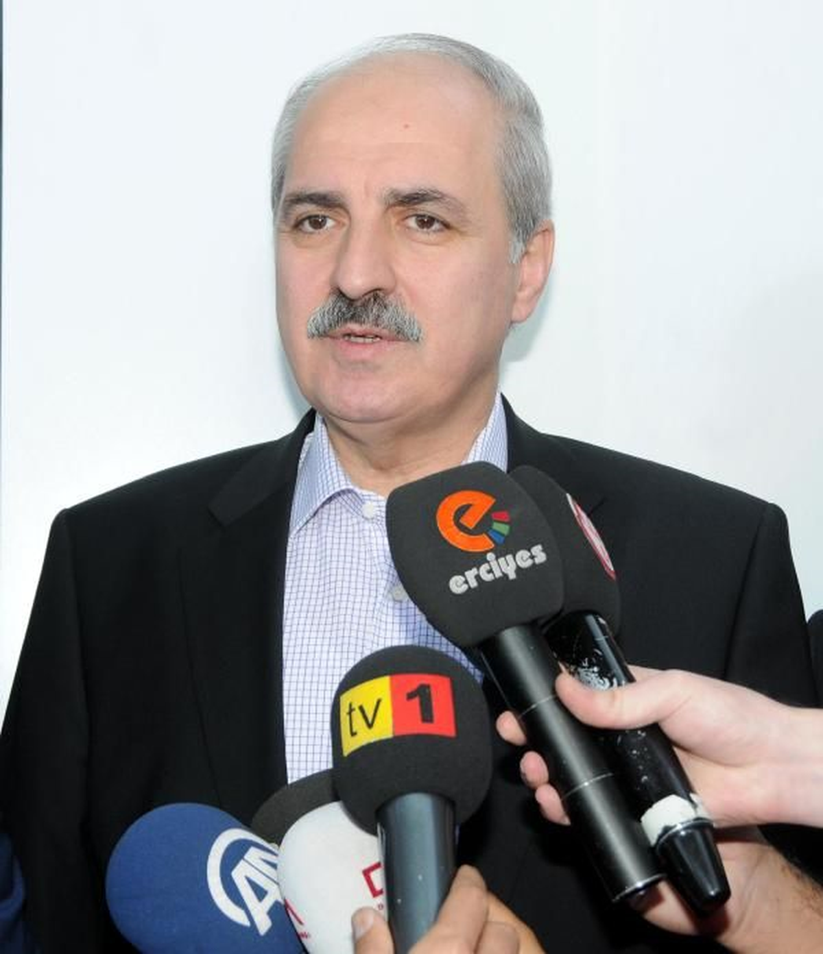 Ak Parti\'li Kurtulmuş: Kimse AK Parti\'de Çatırdama Beklemesin