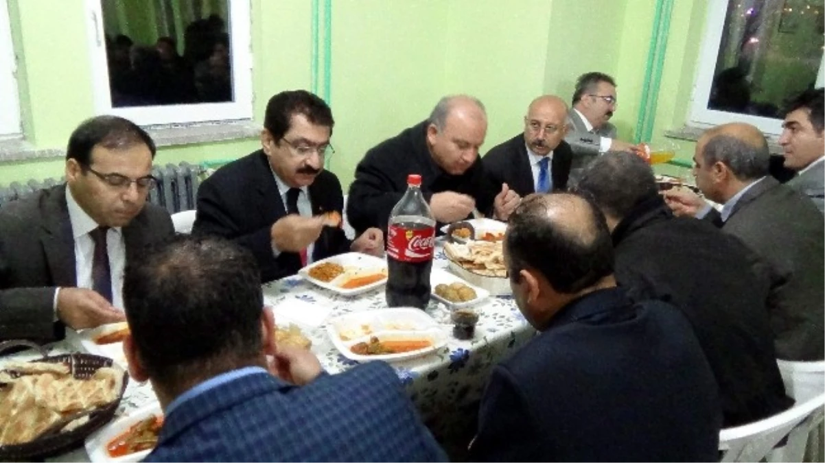 AK Parti Tunceli İl Örgütü Cemevinde İftar Yemeği Verdi