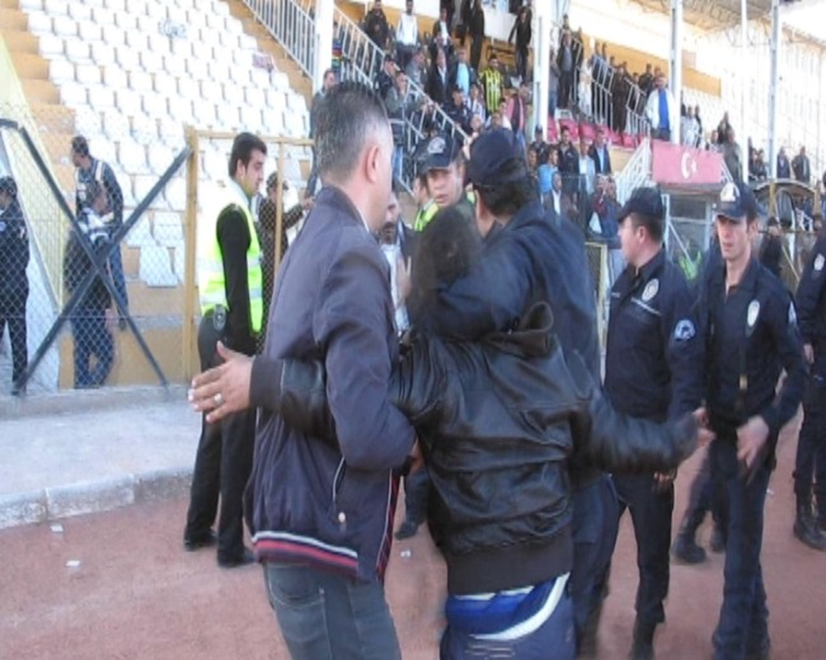 Aksaray\'da Tribün Karıştı