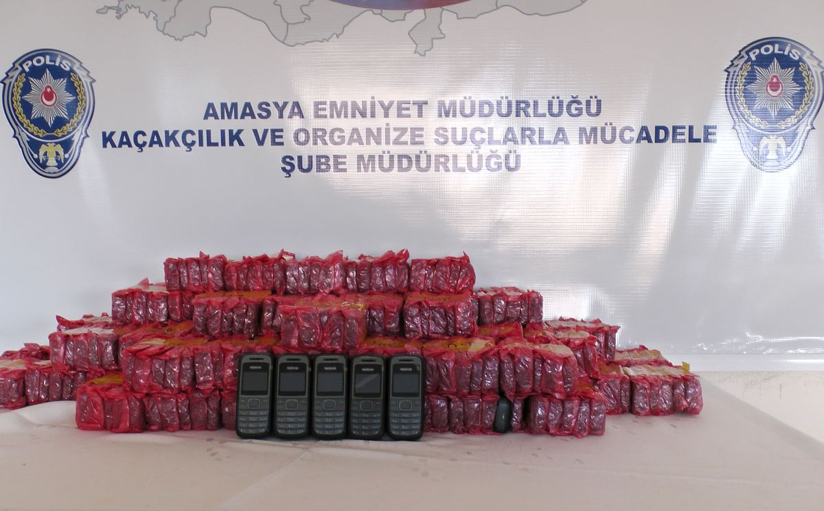 Amasya\'da Kaçak Cep Telefonu Operasyonu