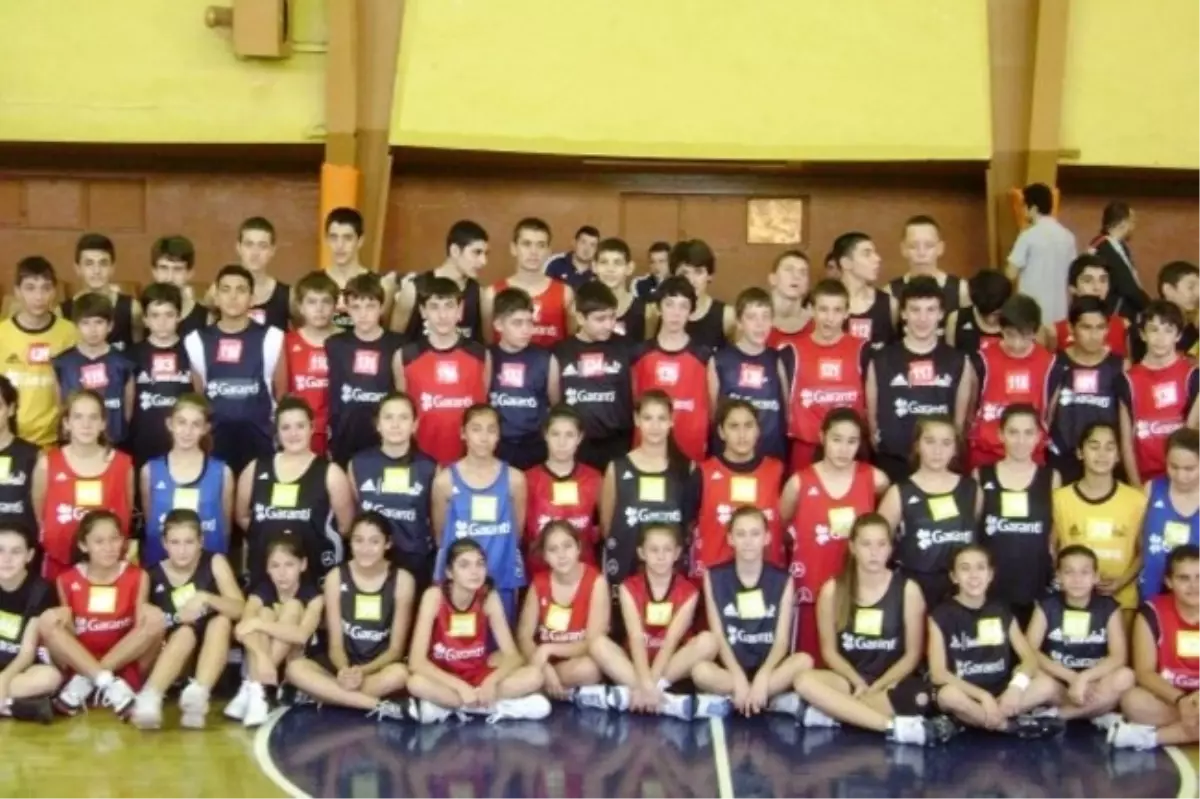 Ayvalık\'lı Genç Basketçilerin Milli Takım Yolculuğu