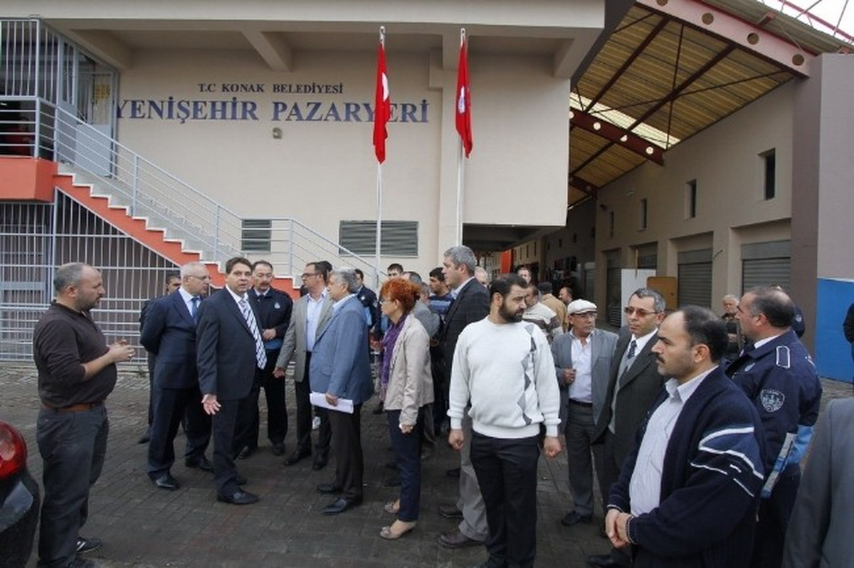 Konak Belediye Başkanı Tartan Yenişehir Pazaryerini İnceledi