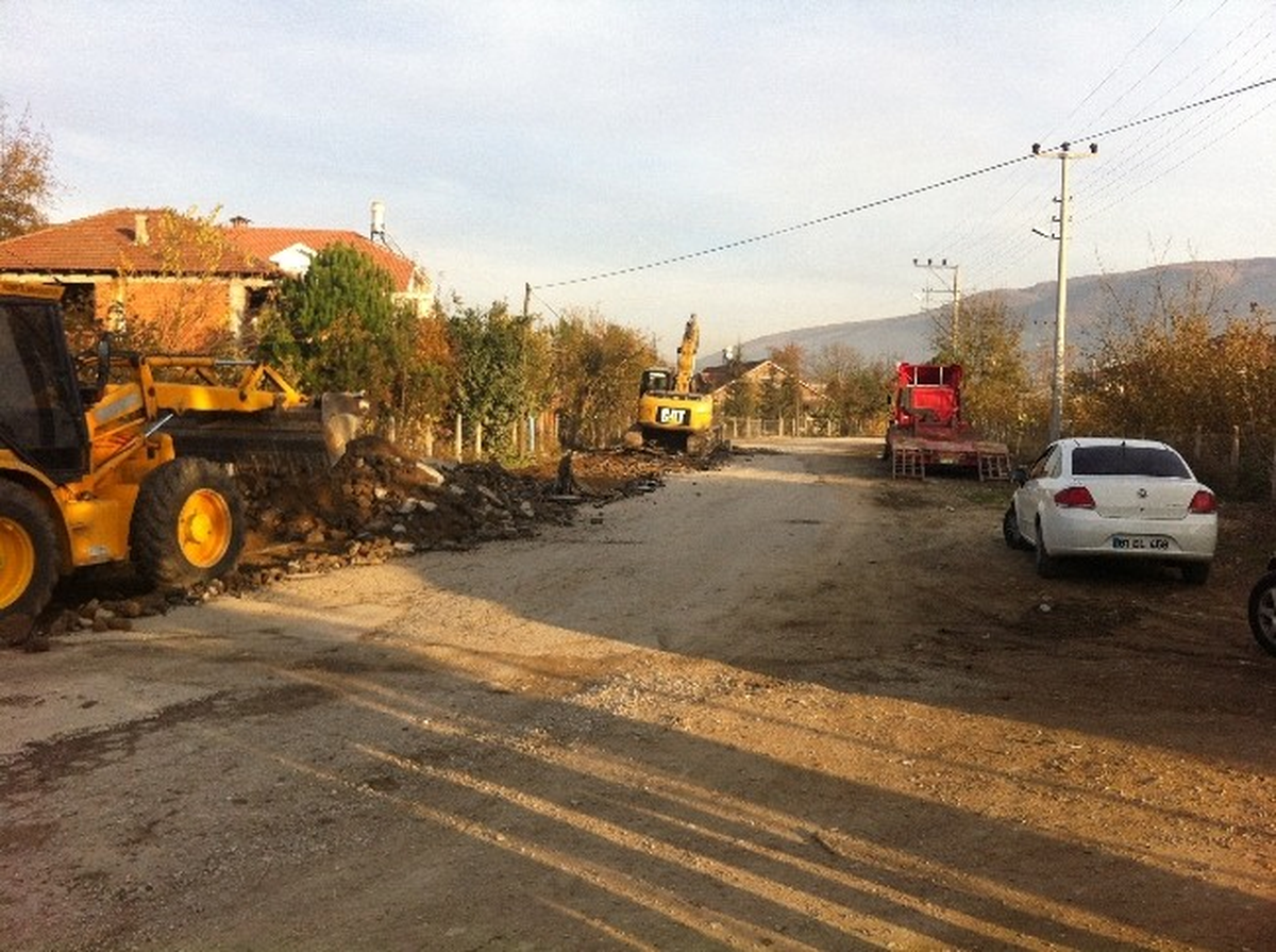 Beyköy\'de Alt Yapısı Tamamlanan Yerlere Asfalt