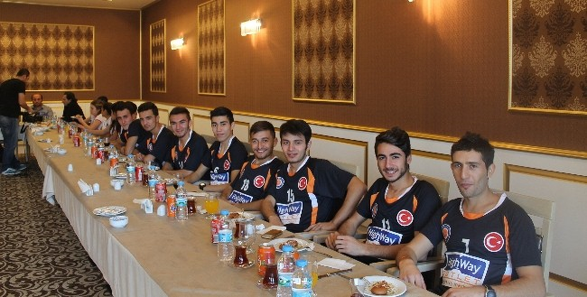 Bolu Hokeyin Kalbi Oluyor