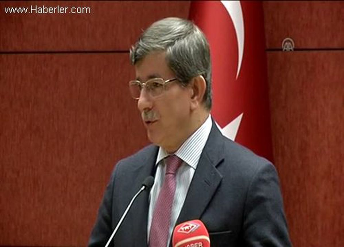 Davutoğlu: \'\'PYD\'nin hangi tarafta olacağına karar vermesi lazım\'\'