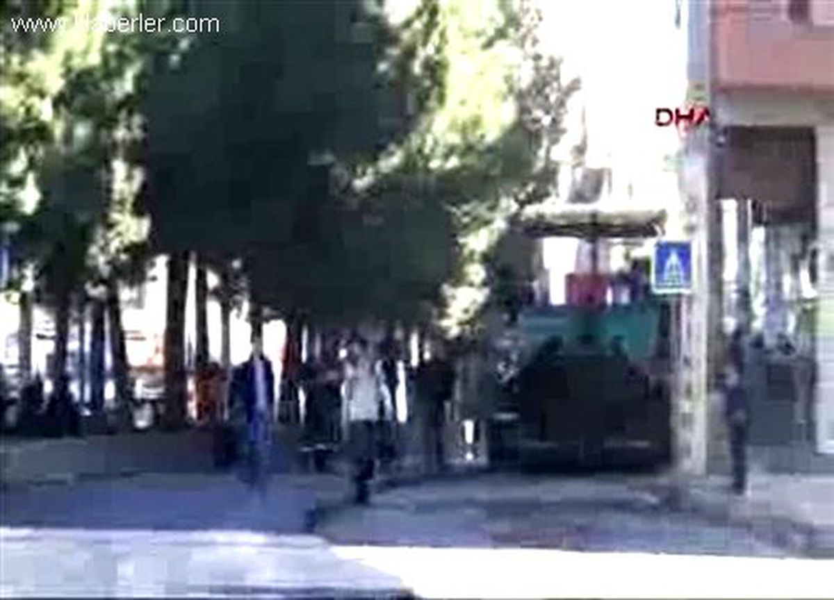 Diyarbakır\'da Başbakanın Geçeceği Yol Asfaltlanıyor