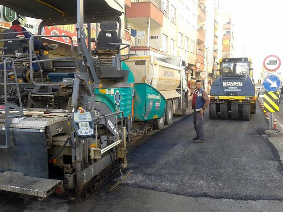 Diyarbakır\'da Başbakanın Geçeceği Yol Asfaltlanıyor