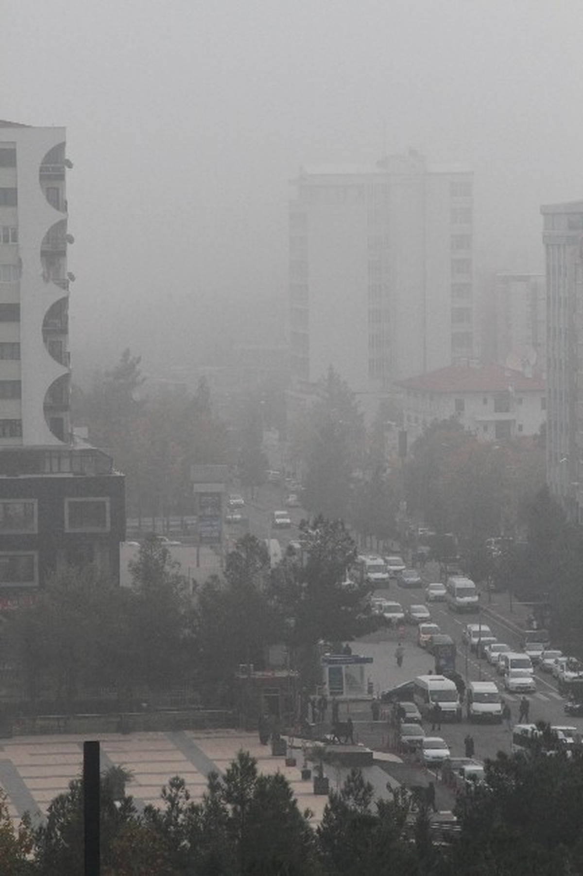 Diyarbakır\'da Yoğun Sis Hayatı Olumsuz Etkiledi