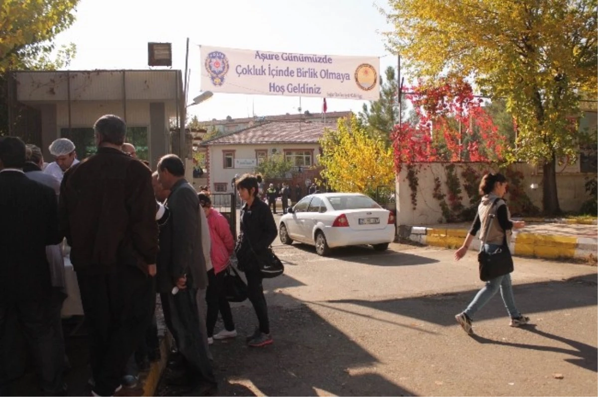 Diyarbakır Polisi Aşure Gününde Vatandaşlarla Buluştu