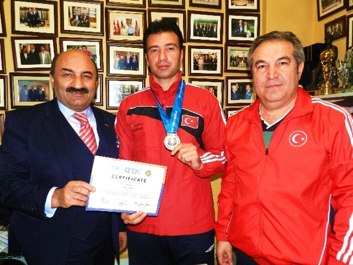 Dünya Şampiyonu Sararspor\'da