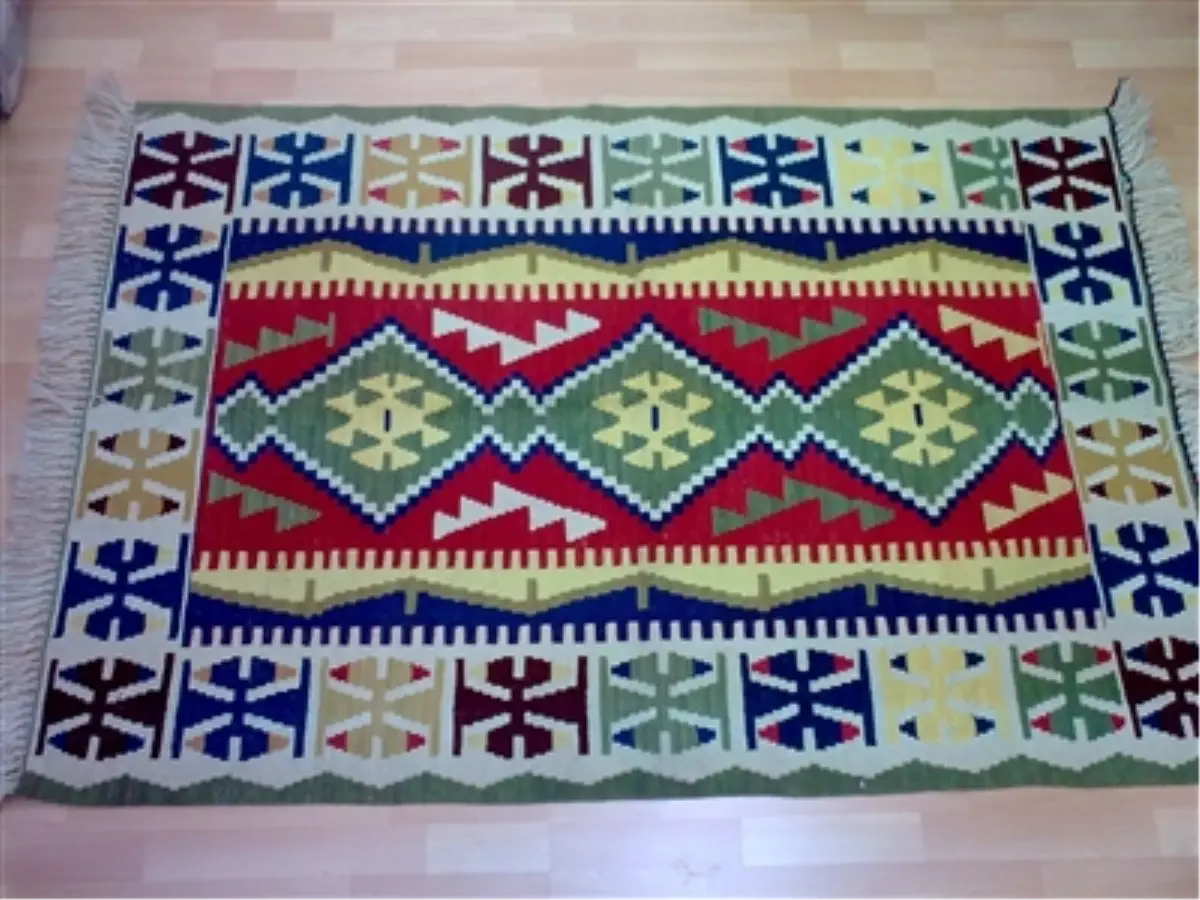 Dünyanın En Uzun El Dokuma Kilimi Rekor Peşinde