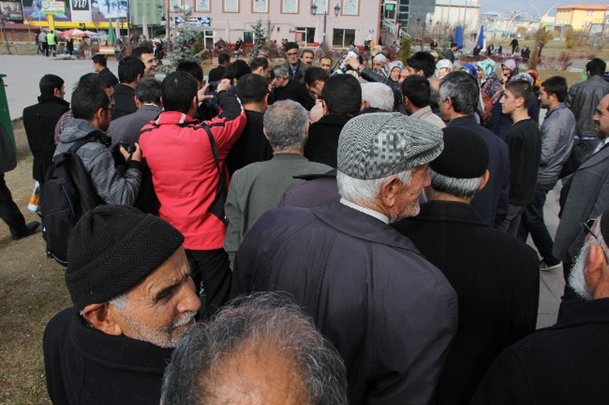 Erzurum Genç Müsiad\'tan Aşure Dağıtımı