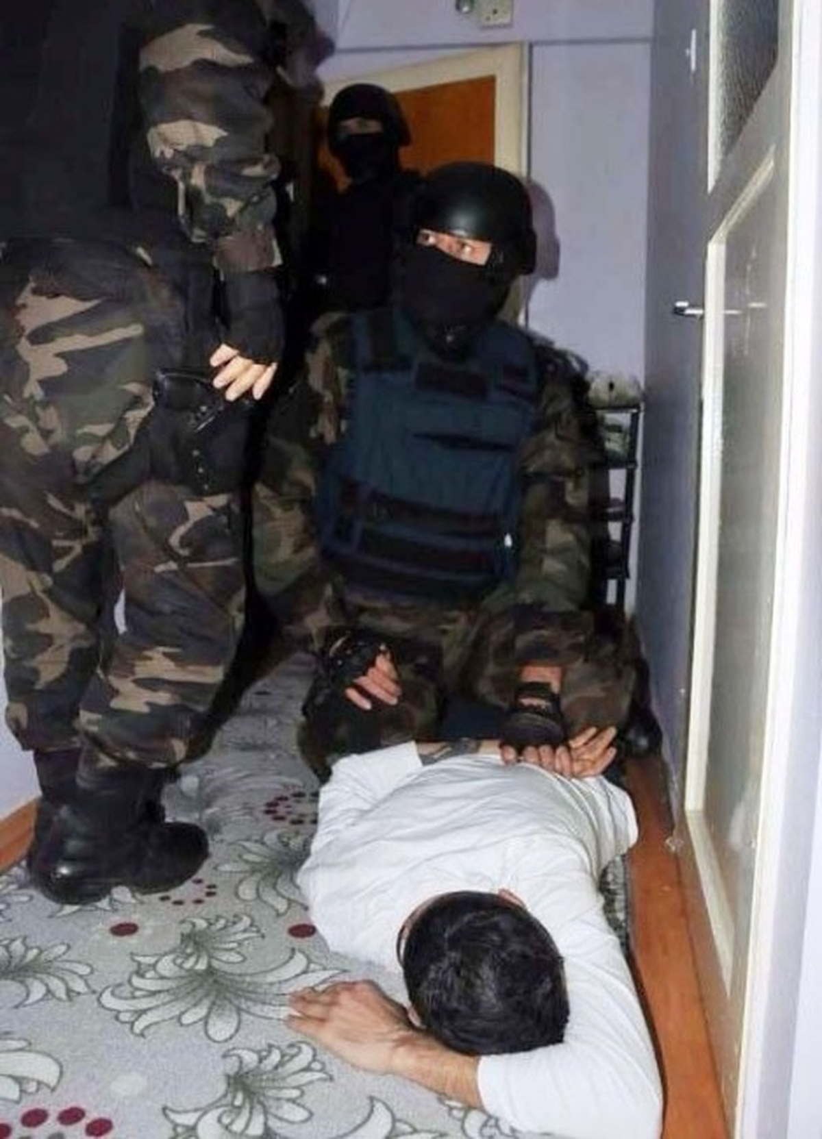 "Evleri Temizleyin" Mesajıyla Birbirini Uyaran Kalpazanlara Operasyon