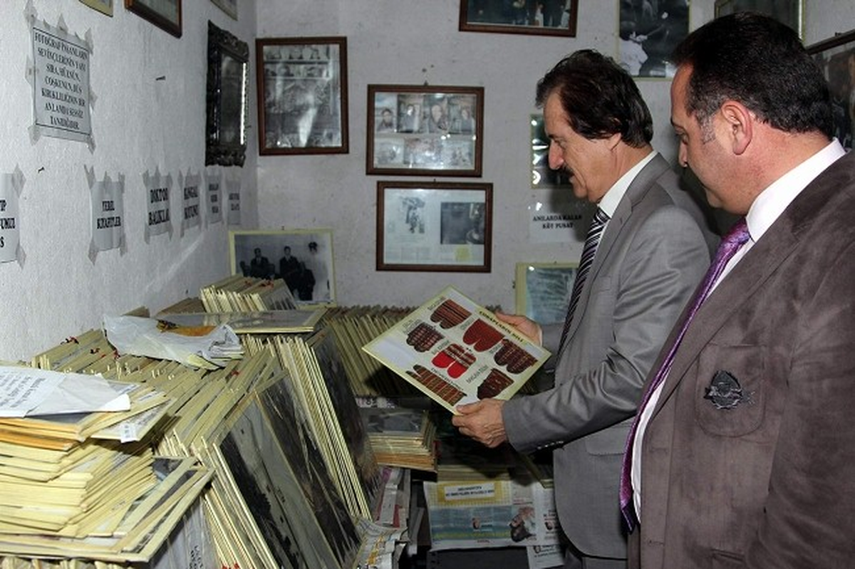 Fotoğrafçı Yücek Yönal\'ın Arşivi "Cüsam" Tarafından Dijital Ortama Taşınıyor