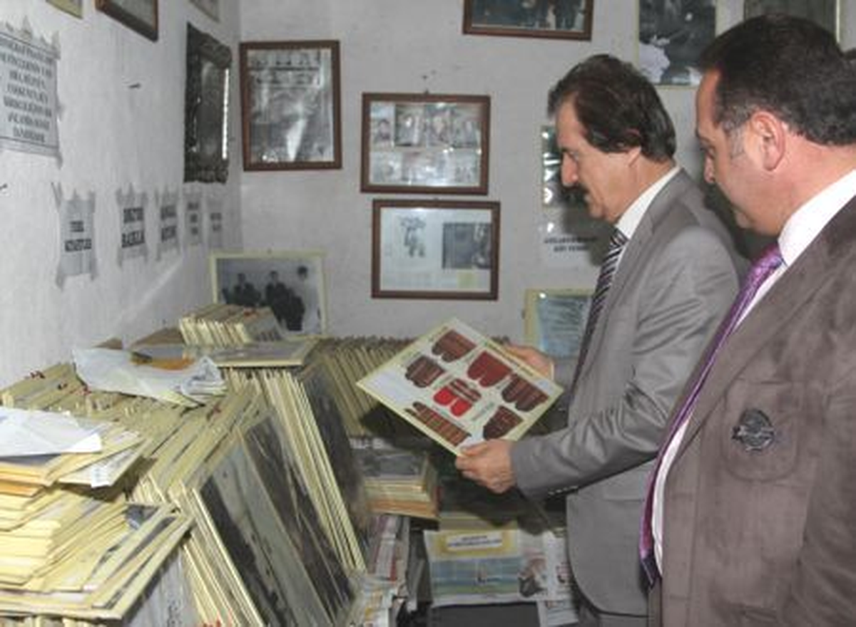 Gazeteci Yönal\'ın Fotoğraf Arşivi, Dijital Ortama Aktarılıyor