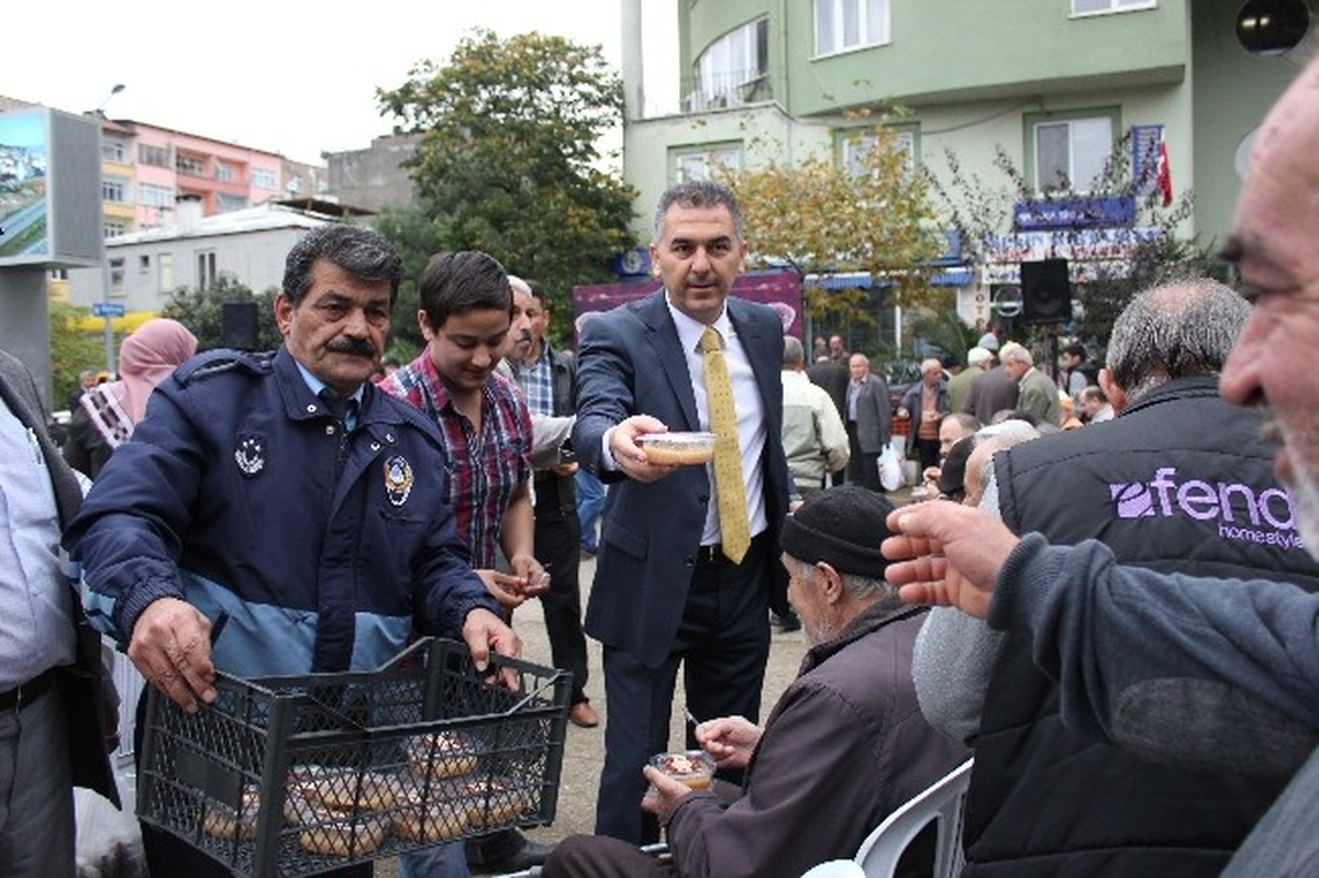 Görele\'de 2 Bin Kişilik Aşure Dağıtıldı