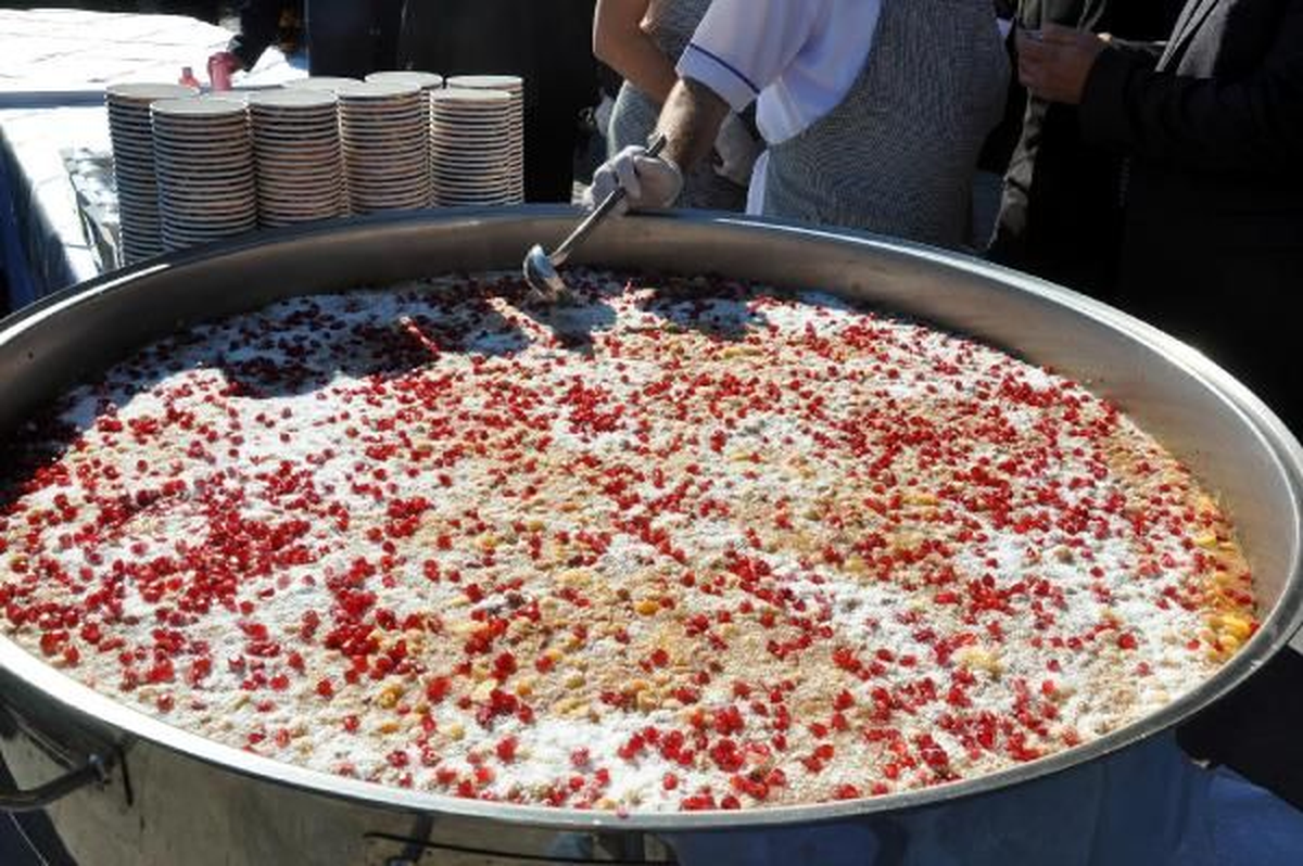 Görele\'de Aşure Dağıtımı