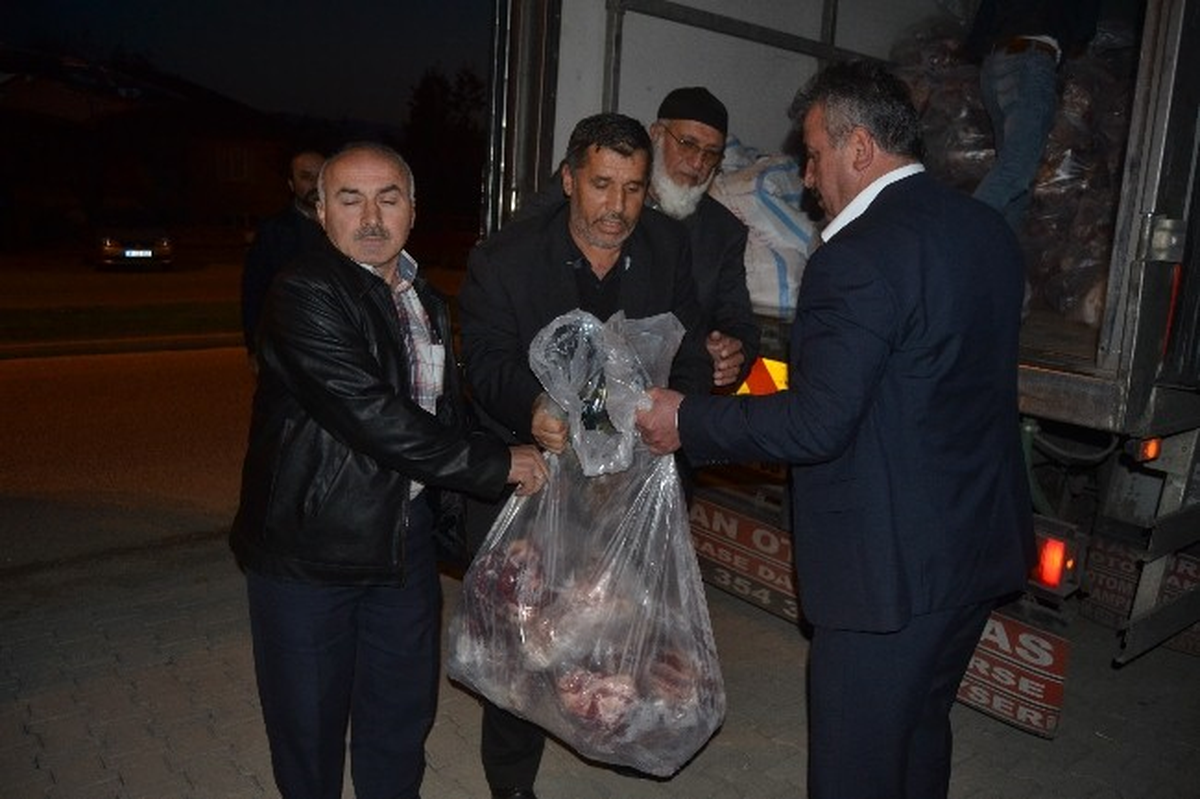 İhh Kurban Bağışlarını Dağıtmaya Başladı