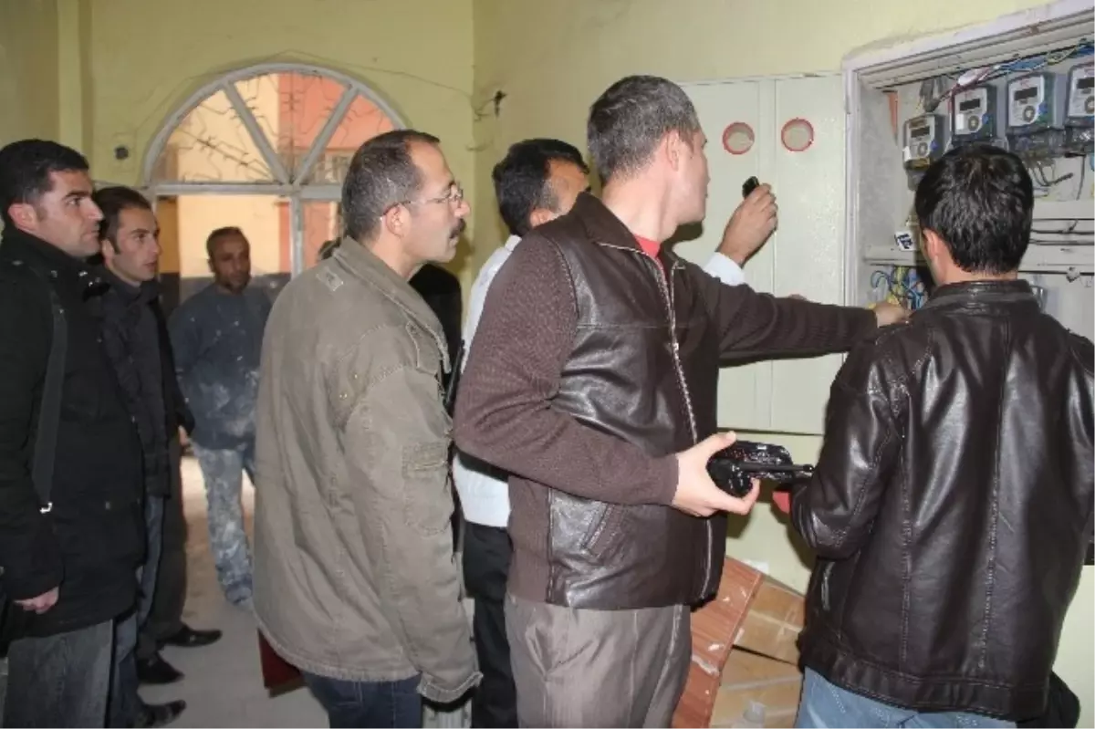 Kaçak Enerji Trafoları Patlatıyor