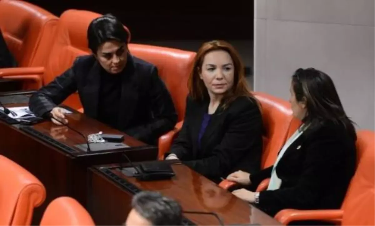 Kadın Milletvekilleri Genel Kurul\'a Pantolonla Girebilecek