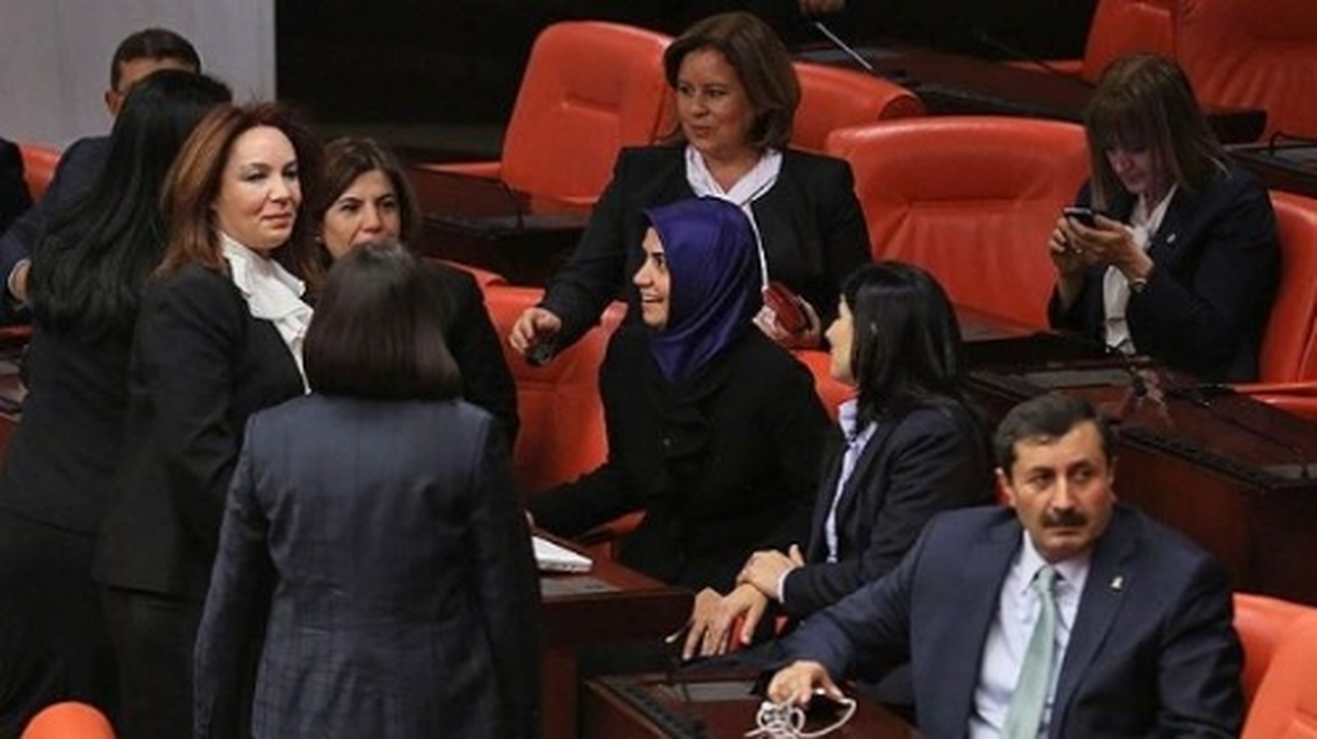 Kadın Vekiller Pantolon Giyebilecek