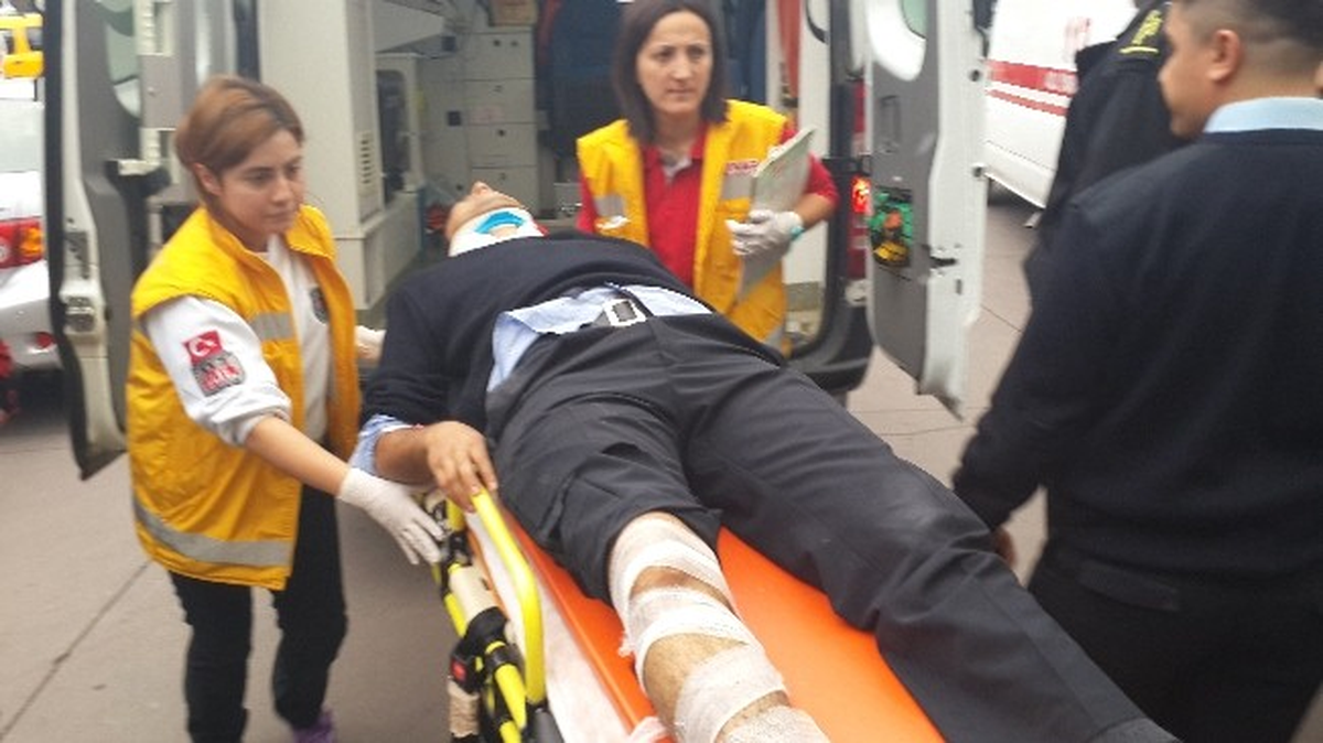 Kavgaya Giden Polis Merdivenden Düşerek Yaralandı