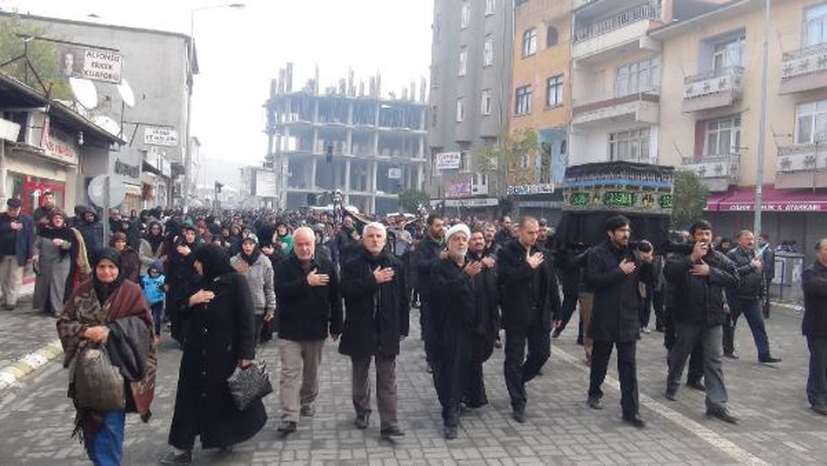 Kerbela Şehitleri İçin Sineler Dövüldü (2)
