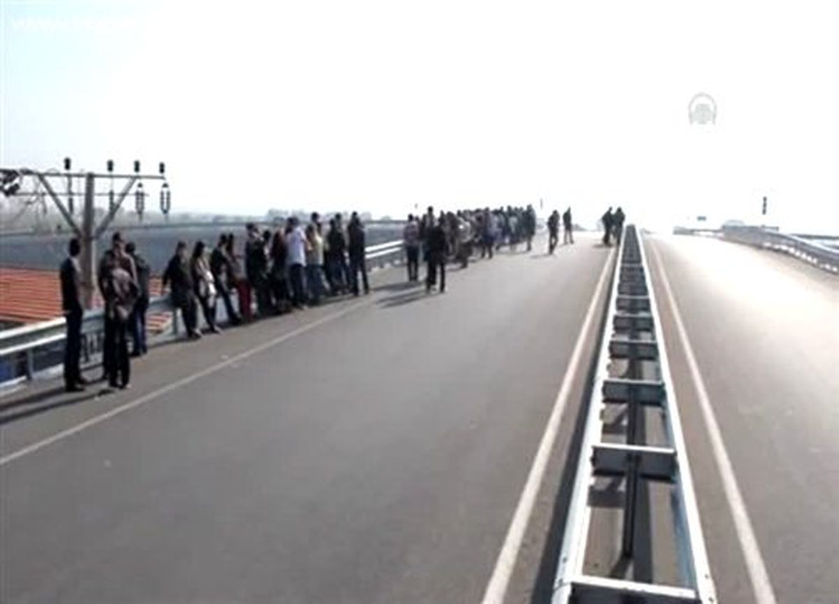 Manisa\'daki öğrenci midibüsünün devrilmesi protesto