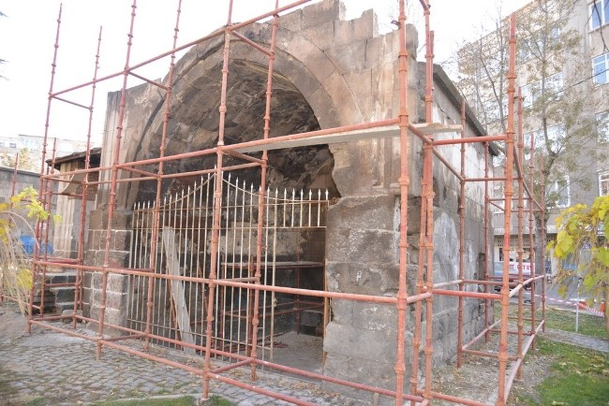 Melikgazi\'den Tarihi Müdahale