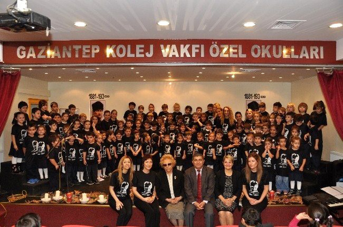 Minik GKV\'liler Atatürk\'ü Oratoryosuyla Ayakta Alkışlandı
