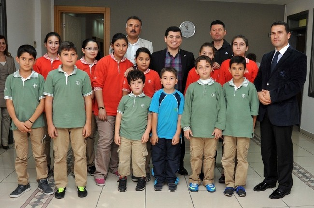 Öğrencilerden Başkan Tütüncü\'ye Aşure İkramı