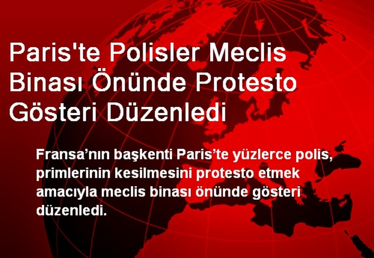 Paris\'te Polisler Meclis Binası Önünde Eylem Yaptı
