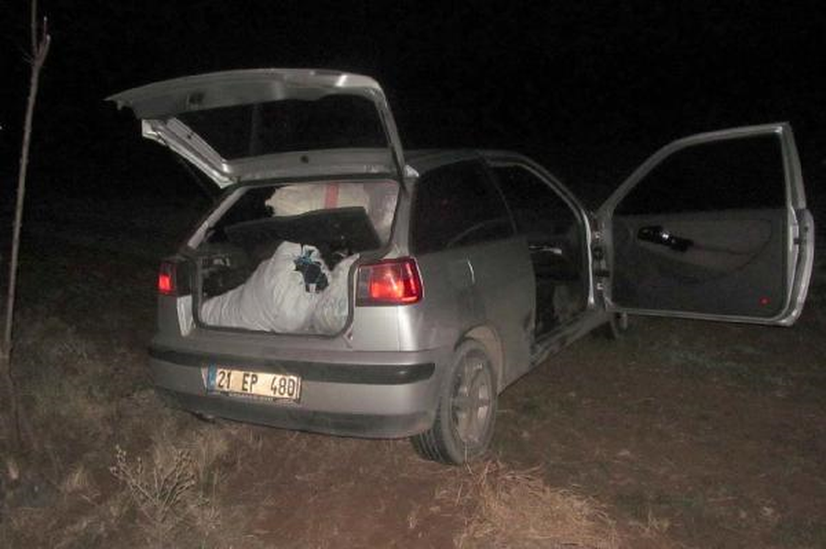 Yıldızeli\'de Otomobilin İçinde 62 Kilo Esrar Ele Geçirildi