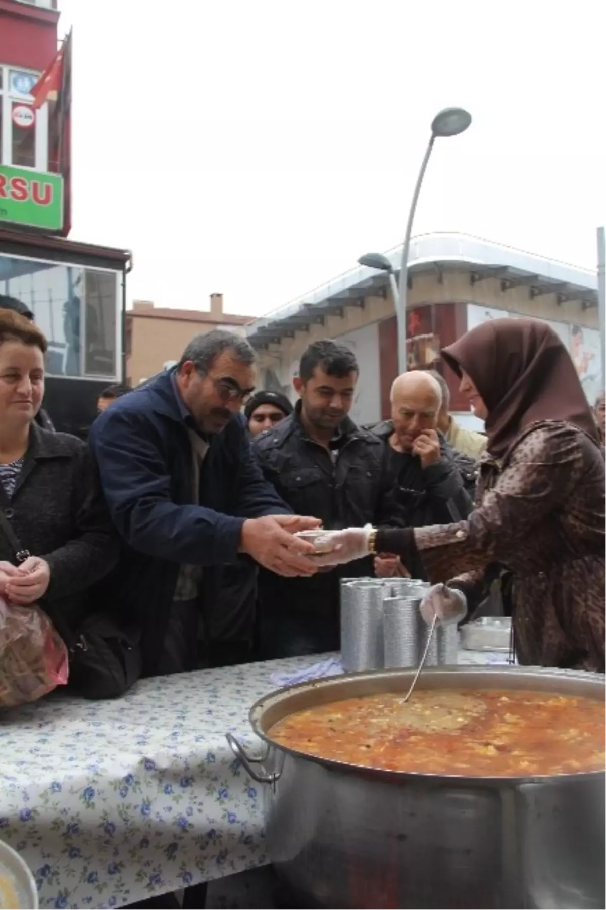 Sakaryalı Esnafın 23 Senedir Devam Eden Aşure Geleneği Yoğun İlgi Gördü