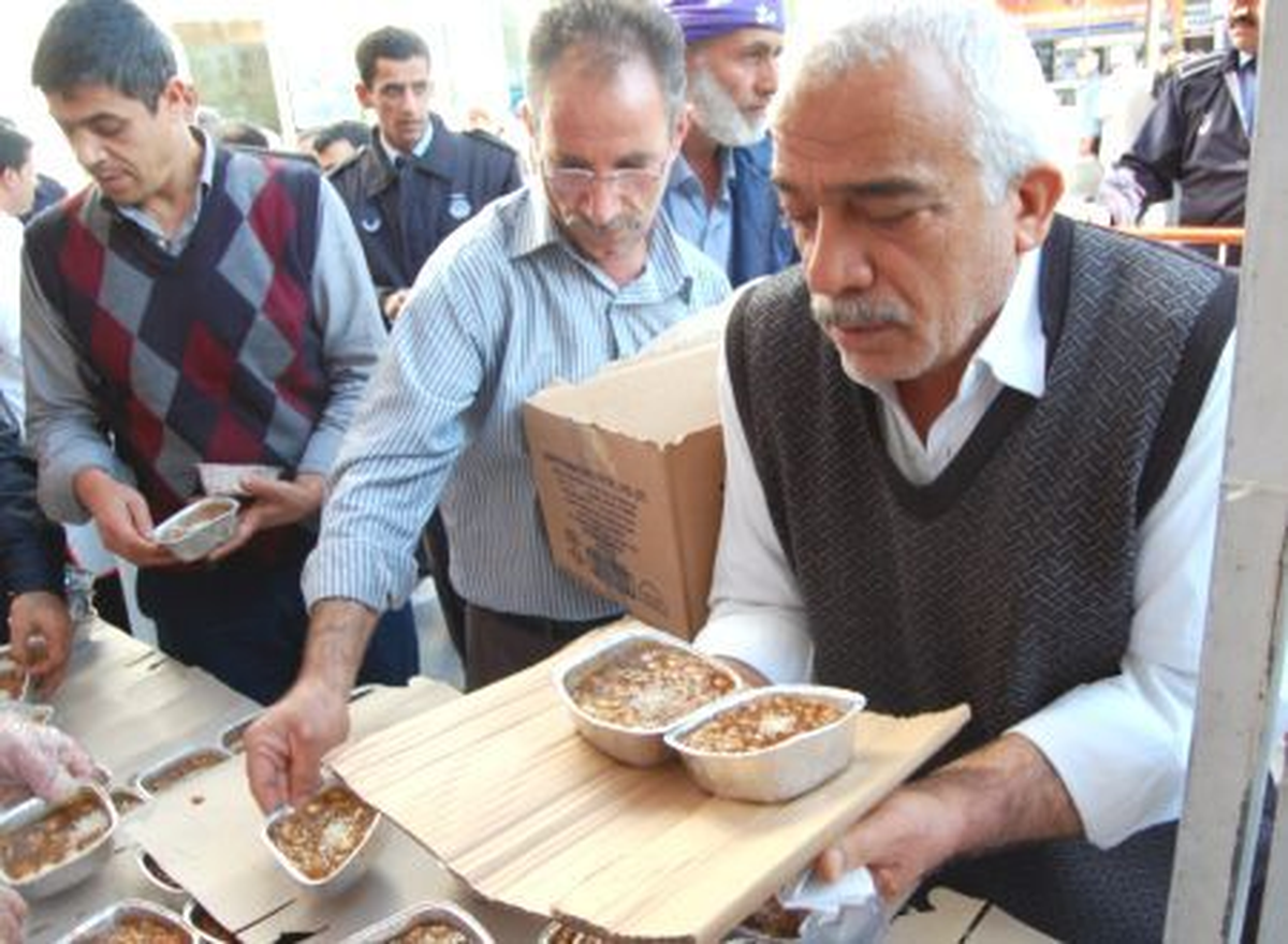 Şanlıurfa\'da 5 Bin Kişiye Aşure İkram Edildi