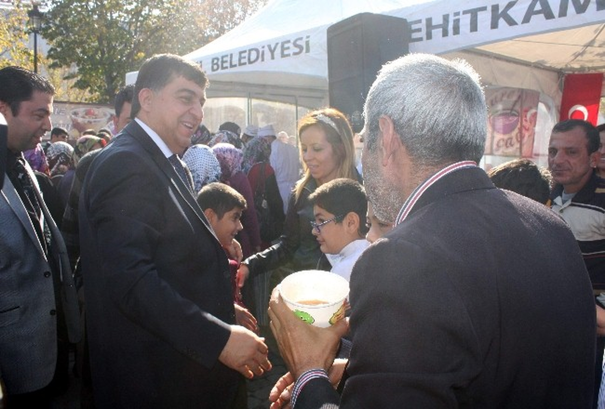 Şehitkamil Belediyesi\'nden Aşure İkramı