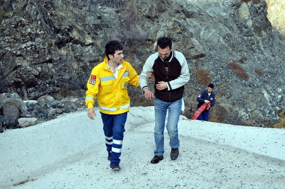 Suşehri\'nde Trafik Kazası: 3 Yaralı