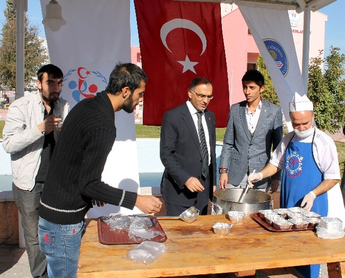 Bilecik YURTKUR Müdürlüğü Öğrencilere Aşüre Dağıttı
