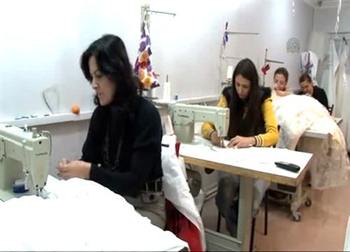 22 günde 25 bin liralık gelinlik ürettiler