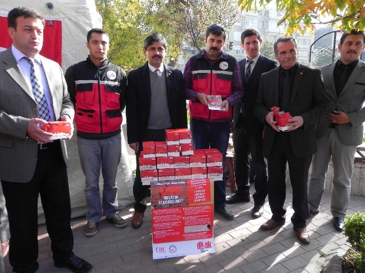 AFAD Deprem Sigortası İçin Kumbara Dağıttı