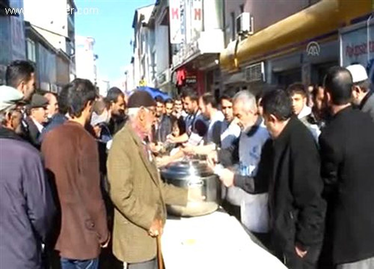 Ağrı\'da 3 bin kişiye aşure dağıtıldı